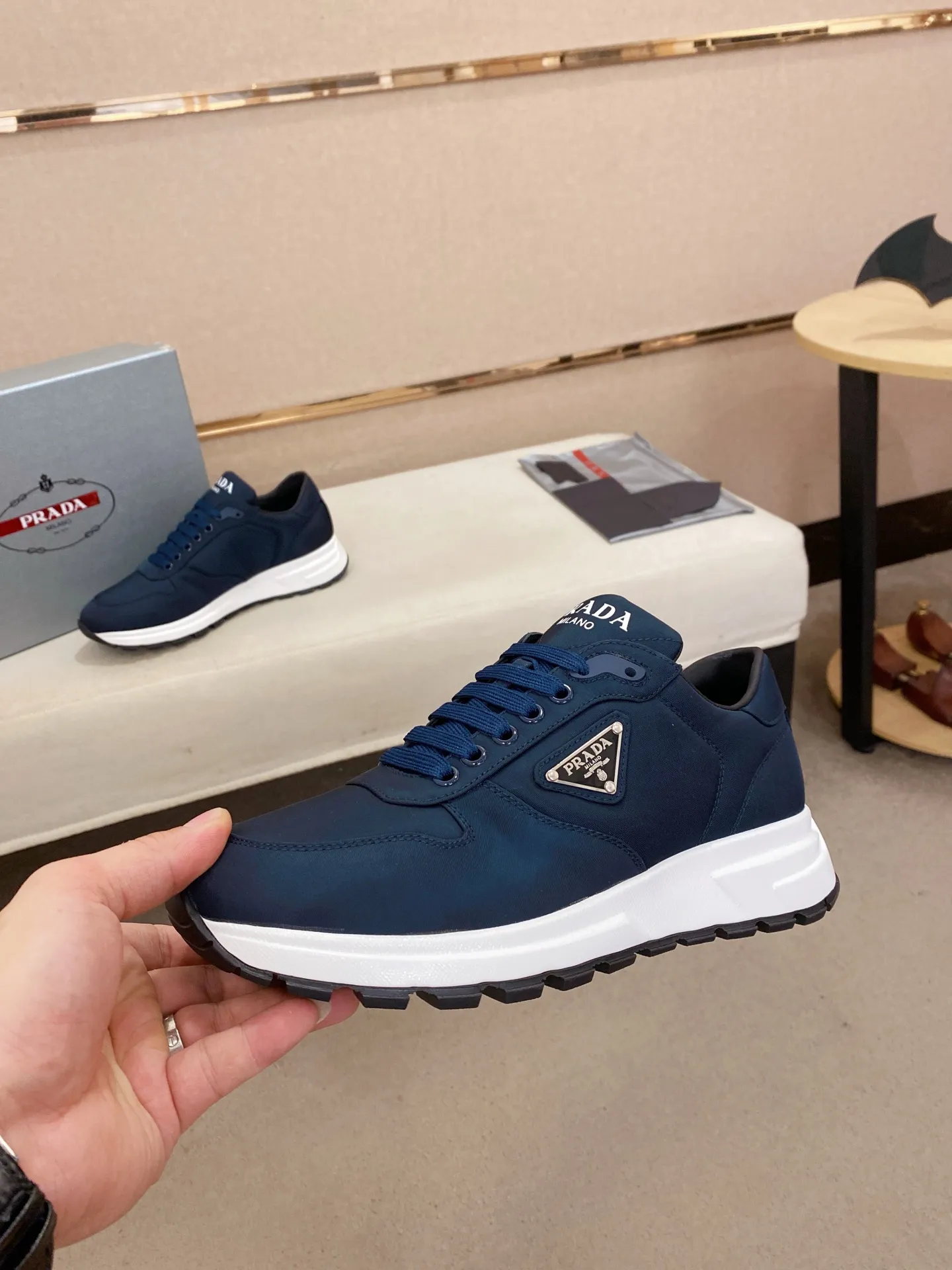 Factory price 540💰 ✔️✔️✔️High version High-quality new PRADA counters are on the market at the same time. The new men's shoes and 😘fabrics are selected from imported first-layer cowhide and are made by pure handcrafts. Lining: Full cowhide lining. 👍🏿 High-end ☄️ air-cushion molded anti-slip rubber outsole, exquisite lines, simple and elegant, comfortable and high-end for leisure travel. Code number: 38 to 44